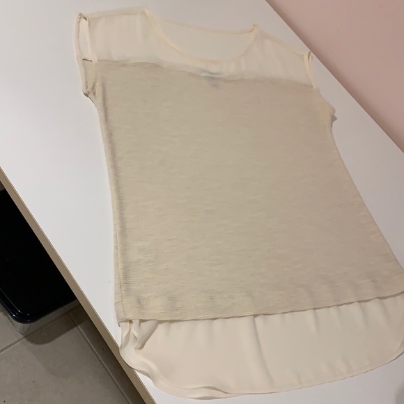 Ann Taylor sleeveless top. Cream color. - Picture 3 of 7